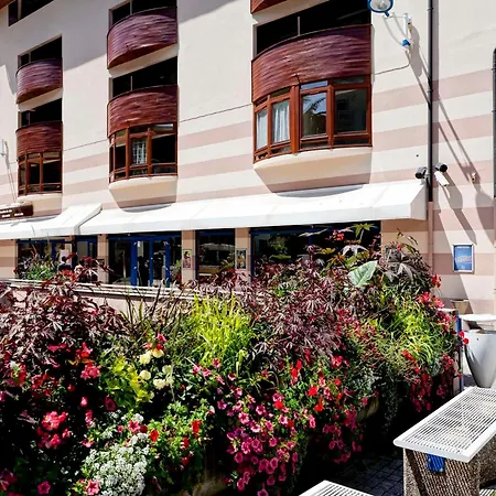 4 Pers Avec Balcon Et Wifi Au Centre-ville - Fr-1-512-278 *
